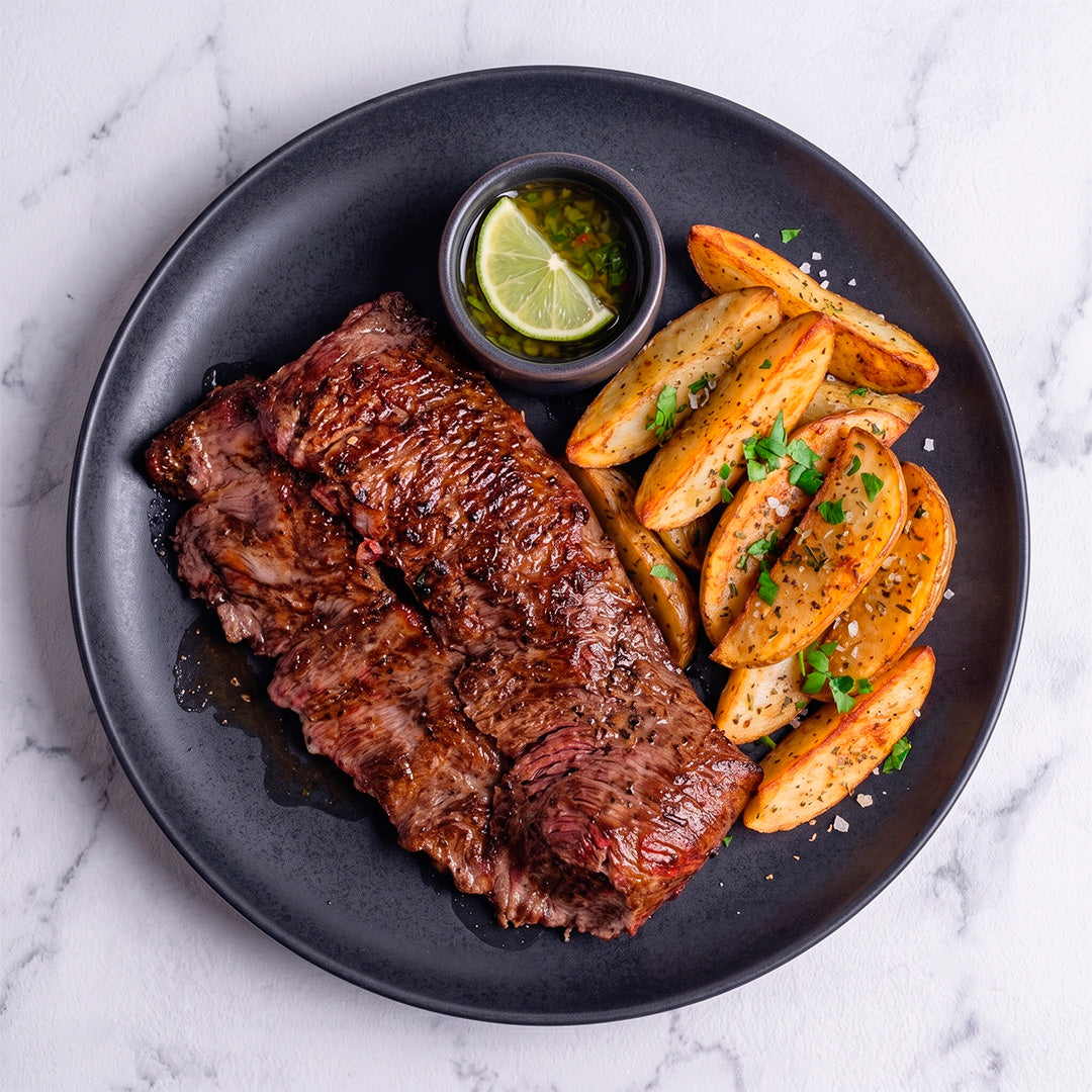 Arrachera al grill y papas gajo
