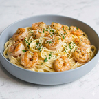 Fetuccini con Camarones en Salsa Alfredo