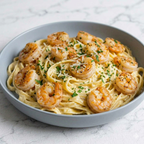 Fetuccini con Camarones en Salsa Alfredo