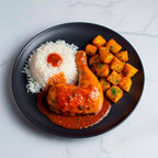 Pollo en salsa guajillo y papas bravas